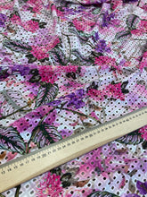 Carica l'immagine nel visualizzatore di Gallery, Sangallo con fiori fucsia: 36€/m