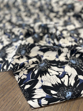 Carica l'immagine nel visualizzatore di Gallery, Seta fiore blu: 49€/m