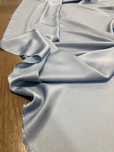 Carica l'immagine nel visualizzatore di Gallery, Crepe cady viscosa azzurro: €33/mtl
