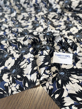 Carica l'immagine nel visualizzatore di Gallery, Seta fiore blu: 49€/m