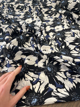 Carica l'immagine nel visualizzatore di Gallery, Seta fiore blu: 49€/m