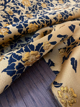 Carica l'immagine nel visualizzatore di Gallery, Jacquard misto seta giallo nero disegno degrade: €54/mtl