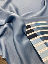 Carica l'immagine nel visualizzatore di Gallery, Crepe cady viscosa azzurro: €33/mtl