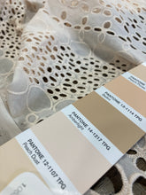 Carica l'immagine nel visualizzatore di Gallery, Sangallo color pesca chiaro: 24€/m