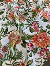 Carica l'immagine nel visualizzatore di Gallery, Viscosa jacquard lurex con fiori: 24€/m