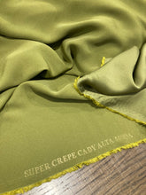 Carica l'immagine nel visualizzatore di Gallery, Crepe Cady viscosa oliva: €33/mtl