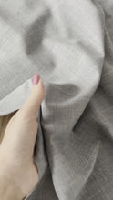 Carica e avvia il video nel visualizzatore di galleria, Fresco lana grigio chiaro: 28€/m
