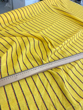 Carica l&#39;immagine nel visualizzatore di Gallery, Lino giallo con le cinture rosso verde: 32€/m
