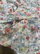 Carica l&#39;immagine nel visualizzatore di Gallery, Seta crepe floreale pastello: 49€/m
