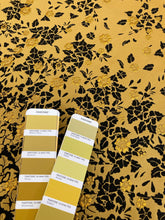 Carica l&#39;immagine nel visualizzatore di Gallery, Jacquard misto seta giallo nero disegno degrade: €54/mtl
