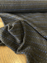 Carica l&#39;immagine nel visualizzatore di Gallery, Tweed chanellina nero blu con le paillettes: 38€/m
