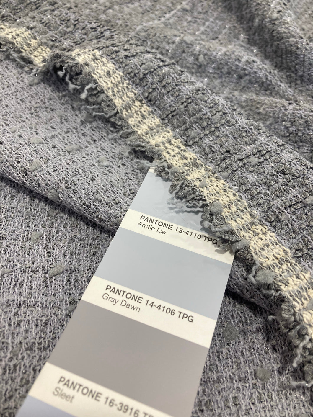 Chanellina color grigio taglio unico 1.4m- 63€