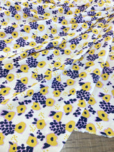 Carica l&#39;immagine nel visualizzatore di Gallery, Viscosa fiore giallo viola: 16€/m
