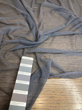Carica l&#39;immagine nel visualizzatore di Gallery, Tulle elasticizzato grigio con pois: 16€/m
