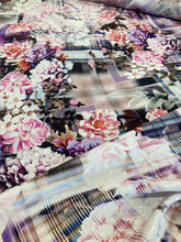 Carica l&#39;immagine nel visualizzatore di Gallery, Seta jacquard stampa floreale viola nero: 51€/m
