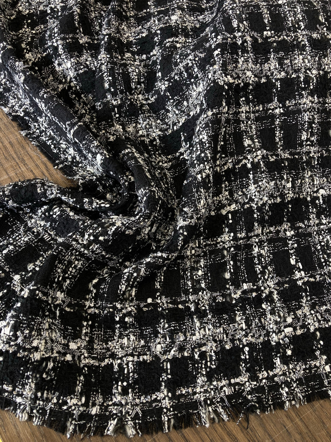 Tweed chanellina bianco nero fantasia: €41/mtl