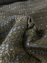 Carica l&#39;immagine nel visualizzatore di Gallery, Tweed chanellina nero blu con le paillettes: 38€/m
