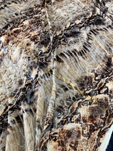 Carica l&#39;immagine nel visualizzatore di Gallery, Devore seta viscosa disegno animalesco: €34/mtl
