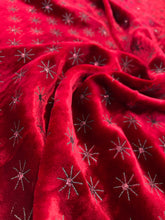 Carica l&#39;immagine nel visualizzatore di Gallery, Velluto rosso con stelle: 39€/m

