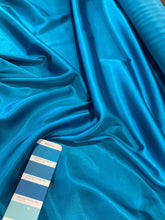 Carica l&#39;immagine nel visualizzatore di Gallery, Tessuto misto azzurro : 26€/m

